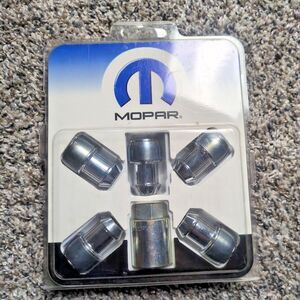 NEW Mopar Wheel Locks 82211405, 1/2-20, Chrysler Group